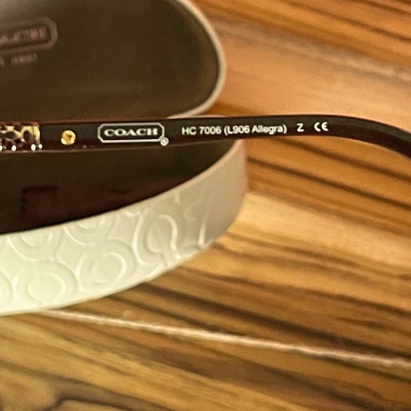 🕶☀️☀️EUC LADIES COACH SUNGLASSES🛍 - Picture 5 of 6